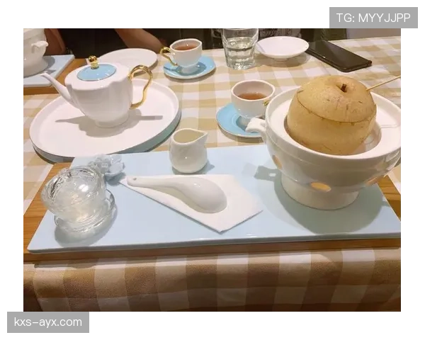 黄雅琼的日常:凌晨四点打卡训练,下午三点喝下午茶配燕窝 黄雅琼的日常:凌晨四点打卡训练,下午三点喝下午茶配燕窝