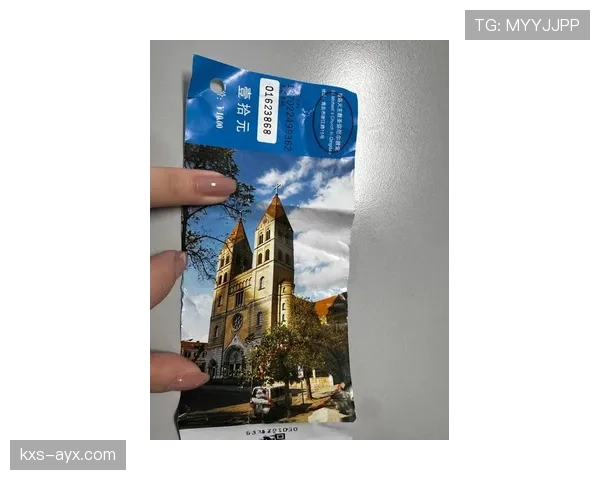 安东尼·约书亚在街角排队买咖啡像邻居大哥，他的信用卡账单想想都让人懵