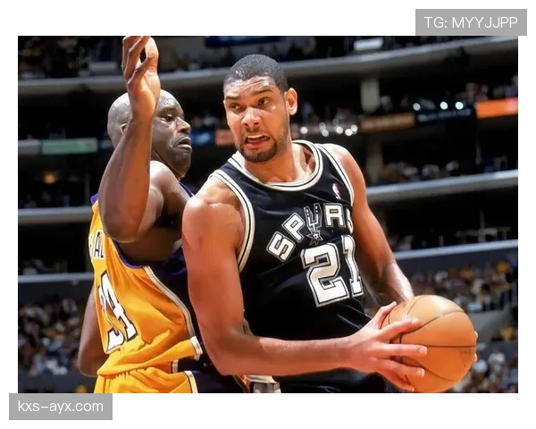 蒂姆·邓肯内线高效单打拉开空间显著提升攻防稳定性